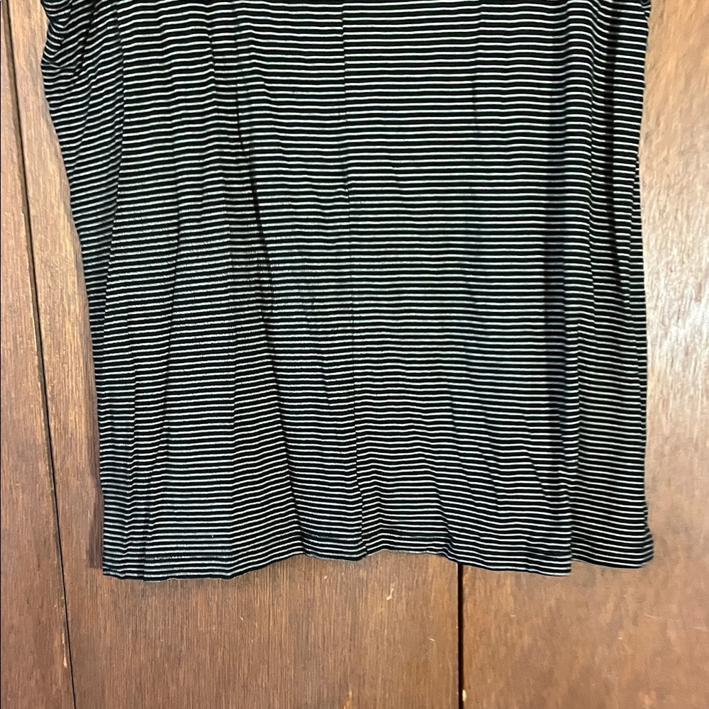 Old Navy Black and White Geometric Tank Top - Picture 9 of 9